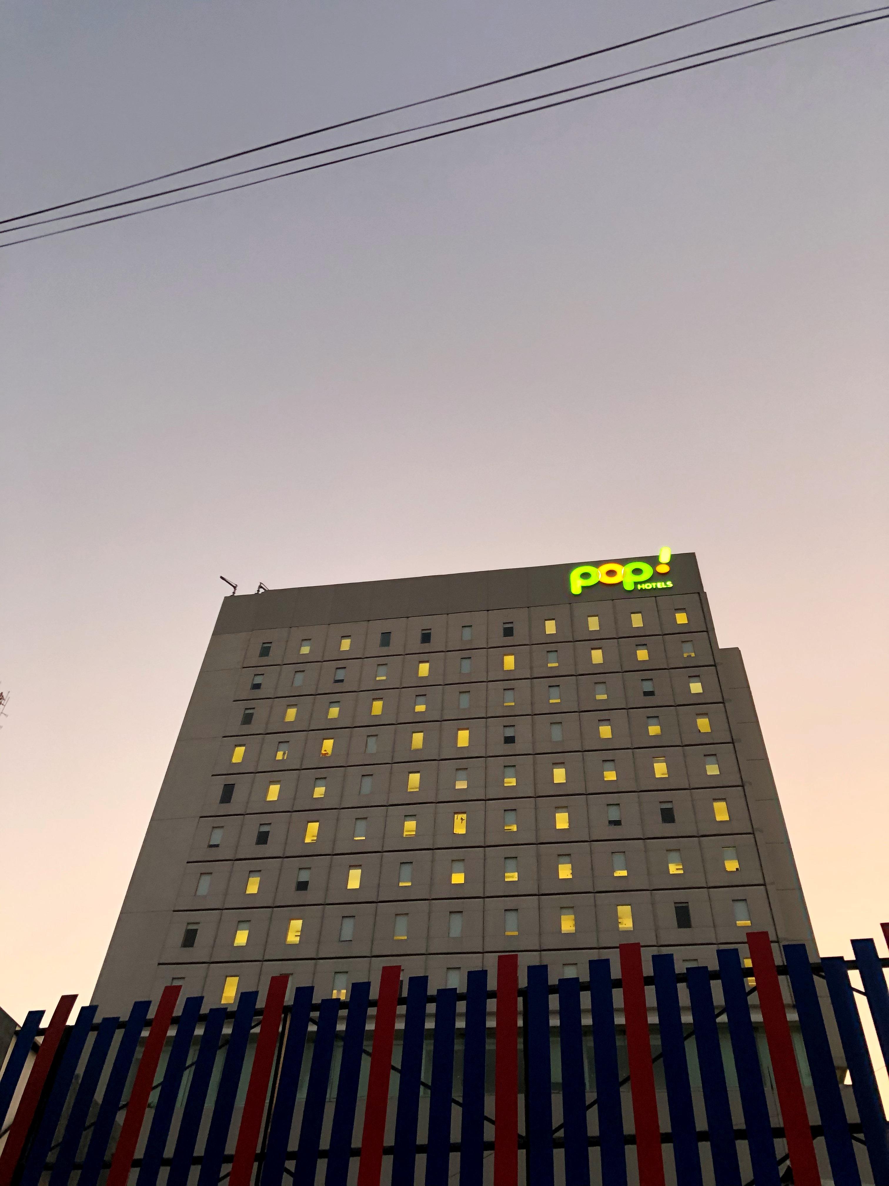 Pop! Hotel Gubeng Surabaya Luaran gambar