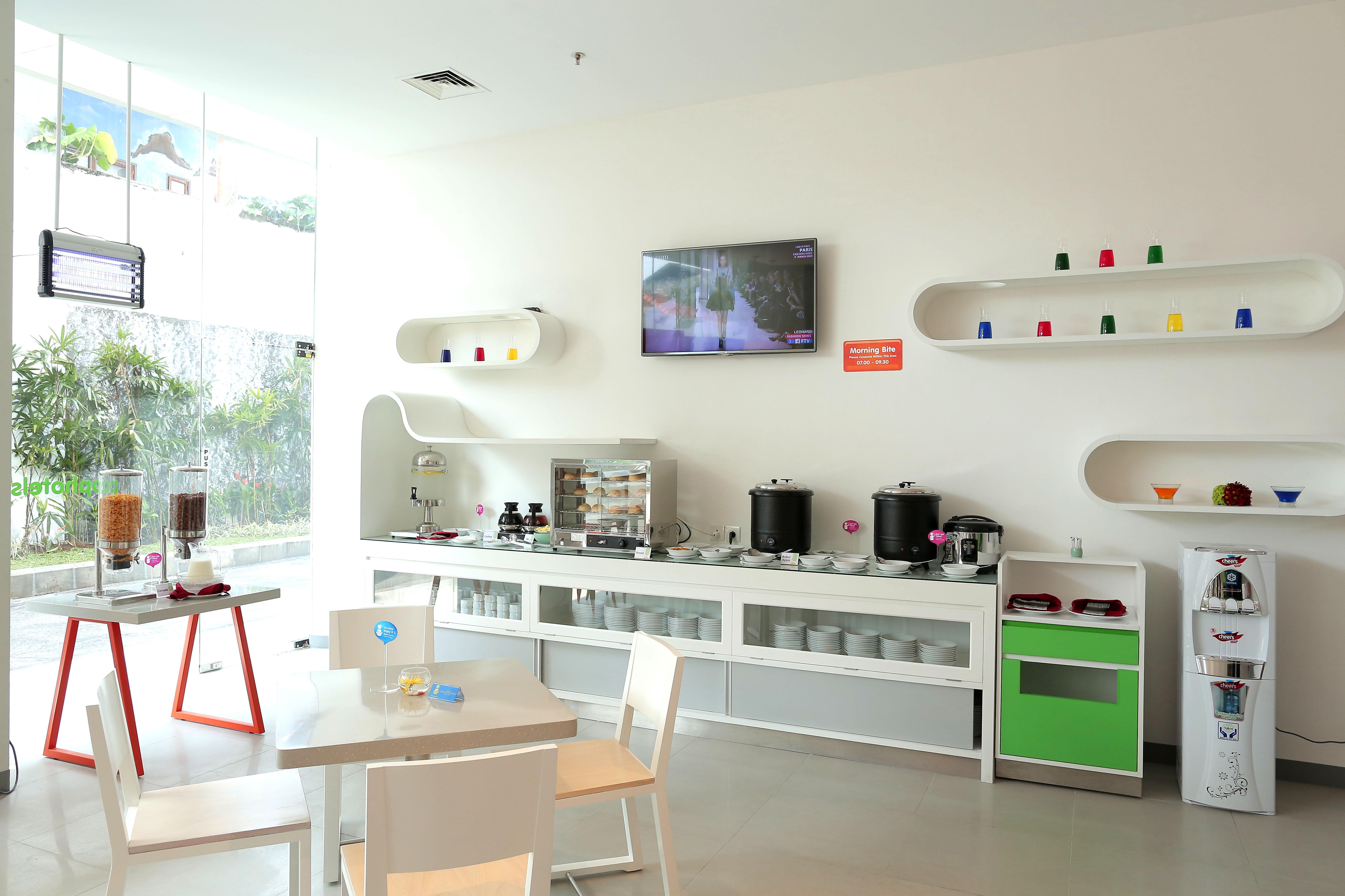 Pop! Hotel Gubeng Surabaya Luaran gambar
