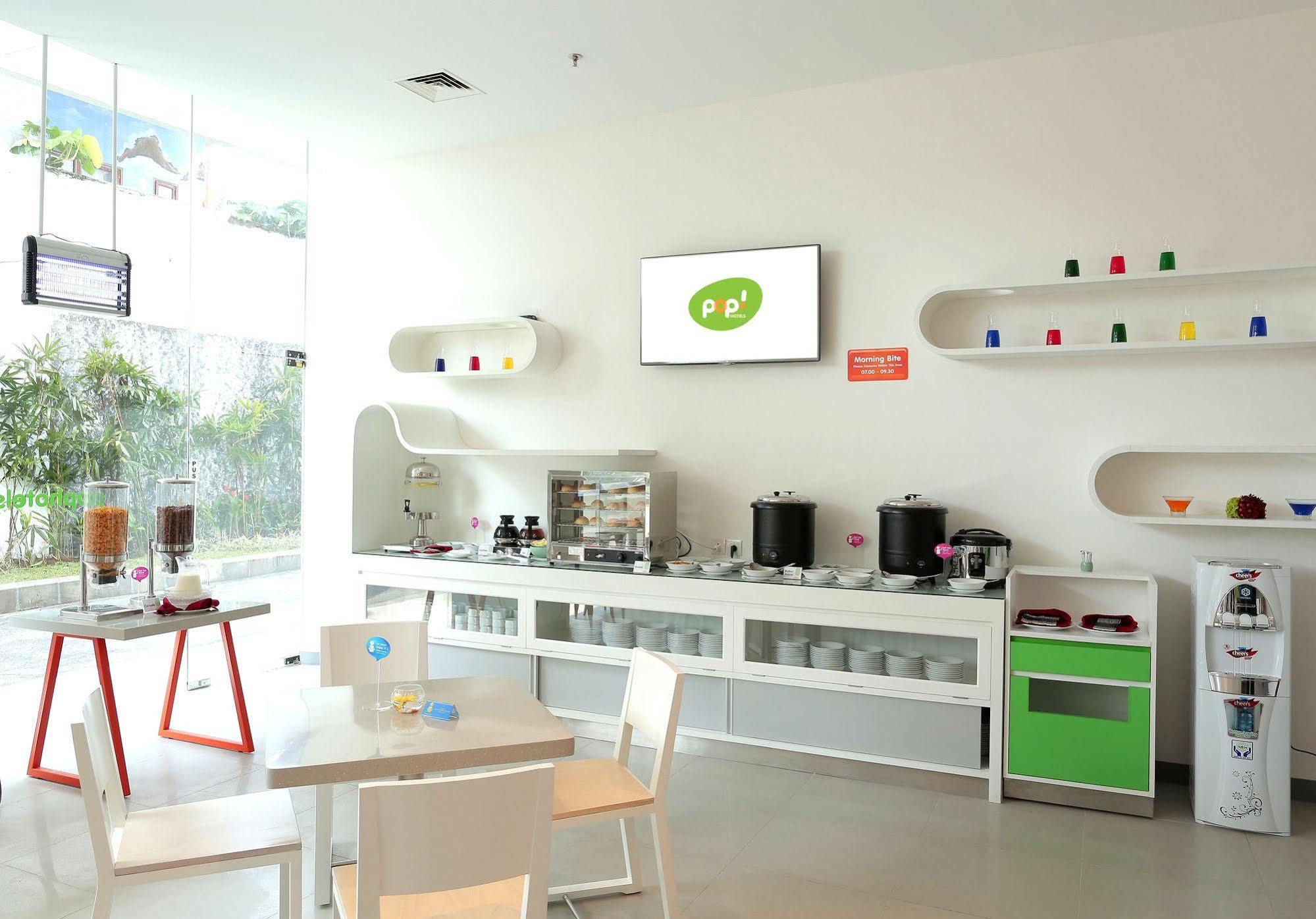 Pop! Hotel Gubeng Surabaya Luaran gambar