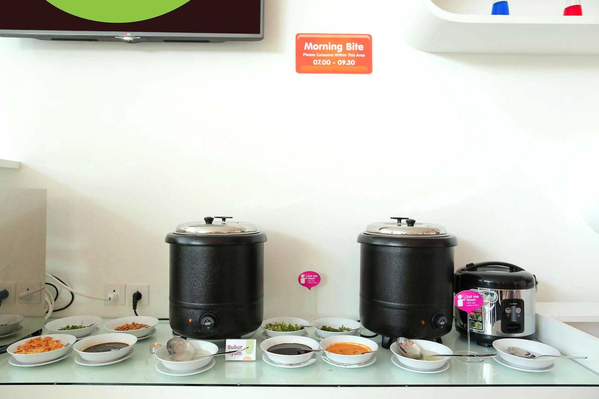 Pop! Hotel Gubeng Surabaya Luaran gambar