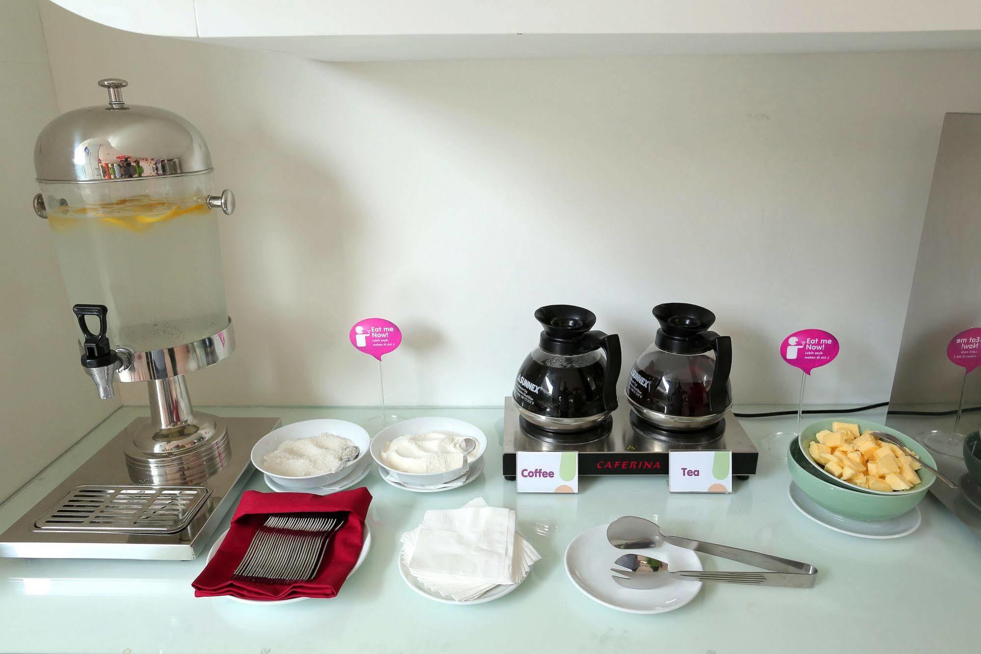 Pop! Hotel Gubeng Surabaya Luaran gambar
