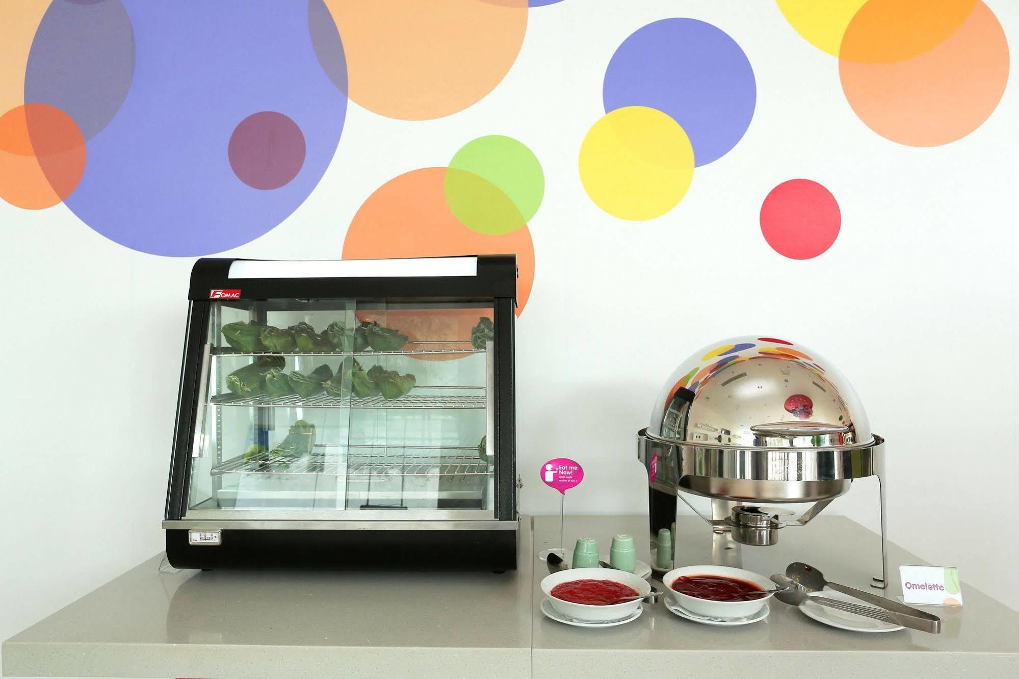 Pop! Hotel Gubeng Surabaya Luaran gambar